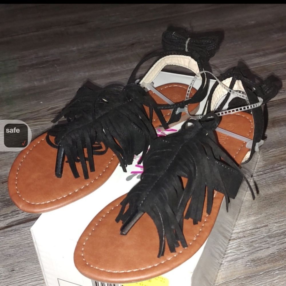 Olivia Miller Black Fringe Sandals Sz 6 NIB
